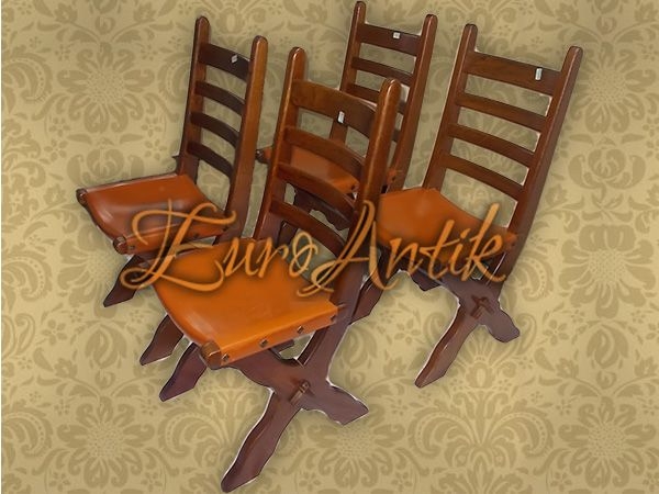 Drvene stolice sa koznom sedalicom